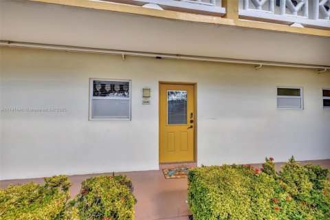 Купить кондоминиум в Лодердейл-Лейкс, Флорида 1 спальня, 63.55м2, № 1985130 - фото 17