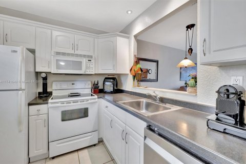 Купить кондоминиум в Лодердейл-Лейкс, Флорида 1 спальня, 63.55м2, № 1985130 - фото 8