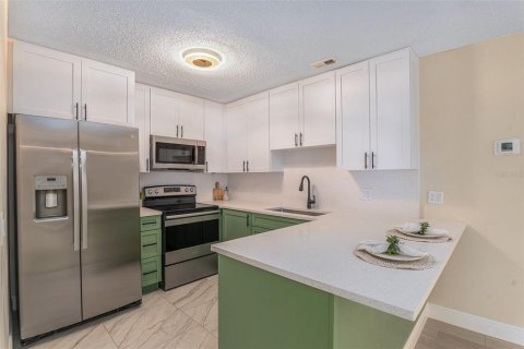 Condo in Tampa, Florida, 3 bedrooms  № 2236862 - photo 2