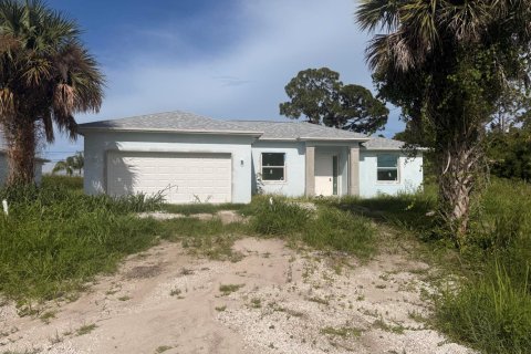 House in Port St. Lucie, Florida 4 bedrooms, 194.72 sq.m. № 2078150 - photo 2