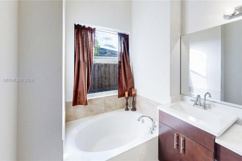 Casa en venta en Homestead, Florida, 4 dormitorios, 262.91 m2 № 2003655 - foto 28