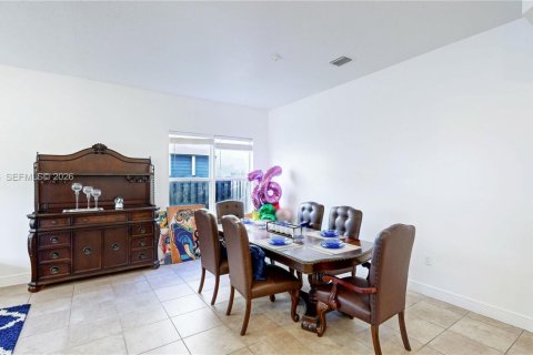 Casa en venta en Homestead, Florida, 4 dormitorios, 262.91 m2 № 2003655 - foto 11