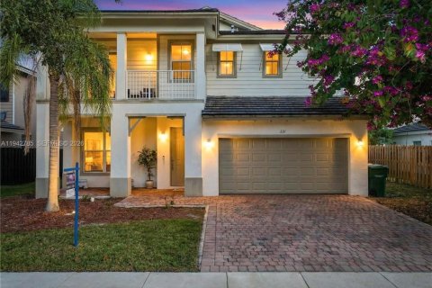 Casa en Homestead, Florida 4 dormitorios, 262.91 m2 № 2003655