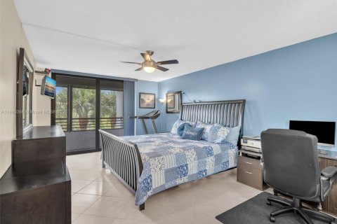 Condo in Hollywood, Florida, 2 bedrooms  № 1948107 - photo 15