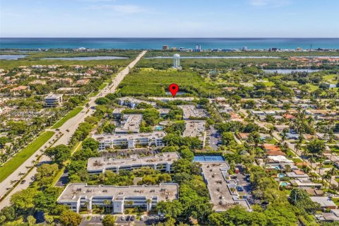 Condo in Hollywood, Florida, 2 bedrooms  № 1948107 - photo 30