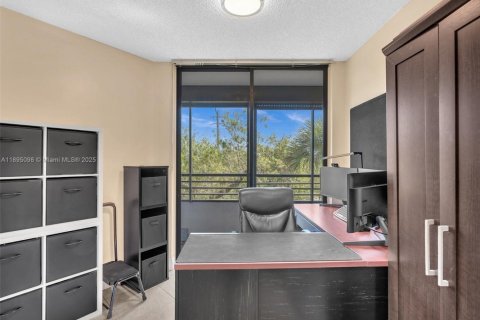 Condo in Hollywood, Florida, 2 bedrooms  № 1948107 - photo 9