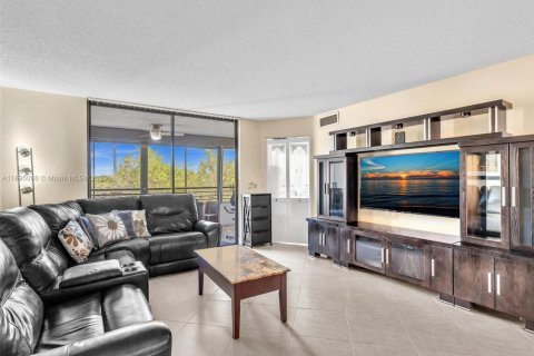 Condo in Hollywood, Florida, 2 bedrooms  № 1948107 - photo 2