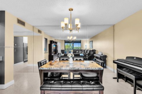 Condo in Hollywood, Florida, 2 bedrooms  № 1948107 - photo 3