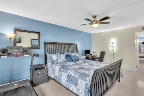 Condo in Hollywood, Florida, 2 bedrooms  № 1948107 - photo 16