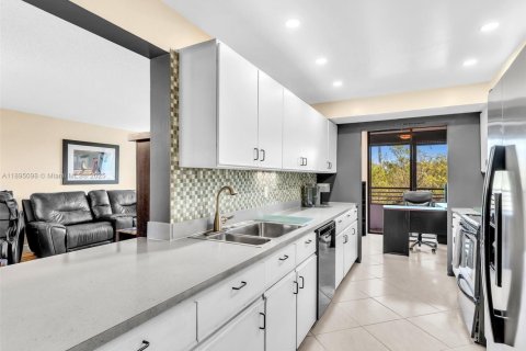 Condo in Hollywood, Florida, 2 bedrooms  № 1948107 - photo 7