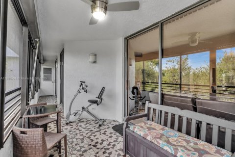 Condo in Hollywood, Florida, 2 bedrooms  № 1948107 - photo 26
