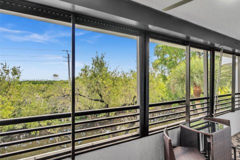 Condo in Hollywood, Florida, 2 bedrooms  № 1948107 - photo 12