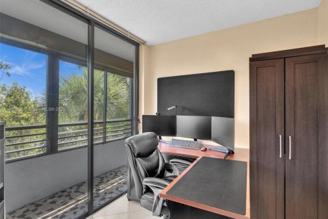 Condo in Hollywood, Florida, 2 bedrooms  № 1948107 - photo 10