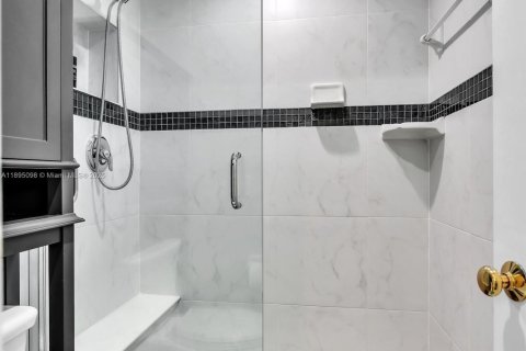 Condo in Hollywood, Florida, 2 bedrooms  № 1948107 - photo 22