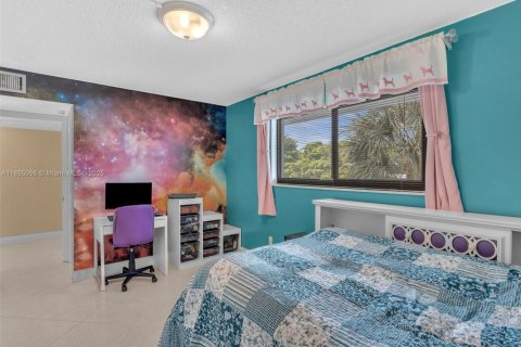 Condo in Hollywood, Florida, 2 bedrooms  № 1948107 - photo 20