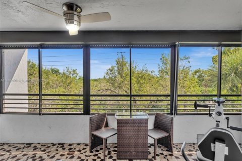 Condo in Hollywood, Florida, 2 bedrooms  № 1948107 - photo 11