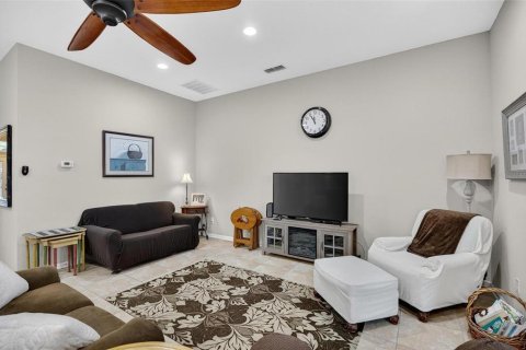 Casa en venta en Palm Coast, Florida, 4 dormitorios, 191.56 m2 № 1911359 - foto 9