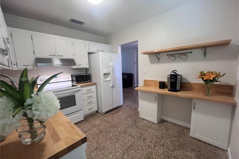 Villa ou maison à louer à Miami, Floride: 3 chambres, 127.28 m2 № 2068524 - photo 2