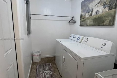 Villa ou maison à louer à Miami, Floride: 3 chambres, 127.28 m2 № 2068524 - photo 5