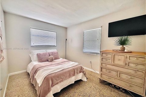 Villa ou maison à louer à Miami, Floride: 3 chambres, 127.28 m2 № 2068524 - photo 12