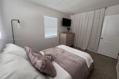 Villa ou maison à louer à Miami, Floride: 3 chambres, 127.28 m2 № 2068524 - photo 11