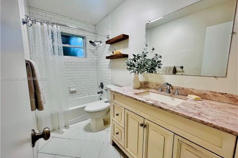 Villa ou maison à louer à Miami, Floride: 3 chambres, 127.28 m2 № 2068524 - photo 6