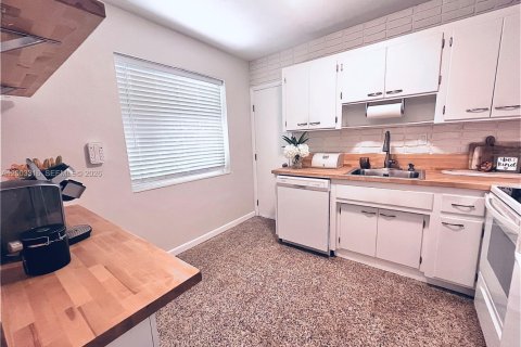 Villa ou maison à louer à Miami, Floride: 3 chambres, 127.28 m2 № 2068524 - photo 3