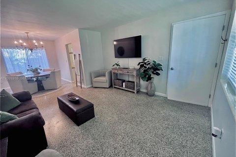 Villa ou maison à louer à Miami, Floride: 3 chambres, 127.28 m2 № 2068524 - photo 10