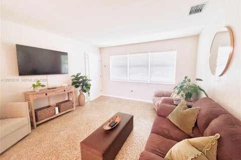 Villa ou maison à louer à Miami, Floride: 3 chambres, 127.28 m2 № 2068524 - photo 8