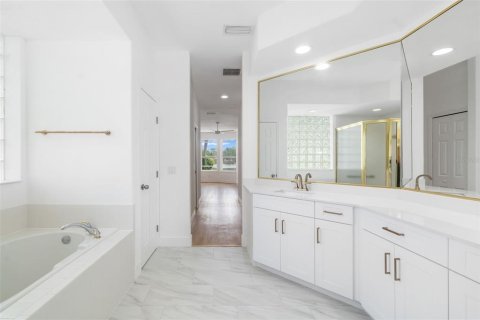 Casa en venta en Lakewood Ranch, Florida, 4 dormitorios, 231.7 m2 № 1784427 - foto 25