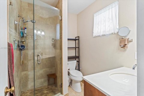 House in Miami, Florida 4 bedrooms, 217.67 sq.m. № 1888953 - photo 28