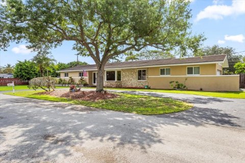 House in Miami, Florida 4 bedrooms, 217.67 sq.m. № 1888953 - photo 5