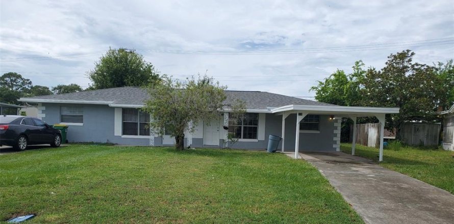 Commercial property in Cocoa, Florida 4 bedrooms, 77.76 sq.m. № 1912041