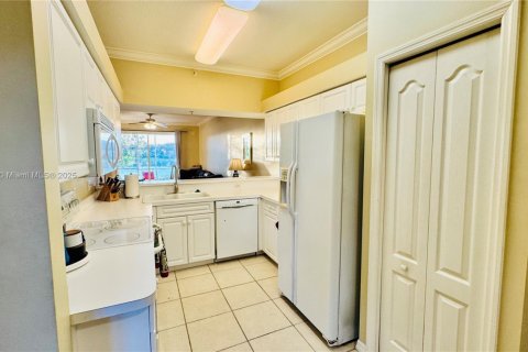 Купить кондоминиум в Истеро, Флорида 2 спальни, 98.01м2, № 1969811 - фото 2