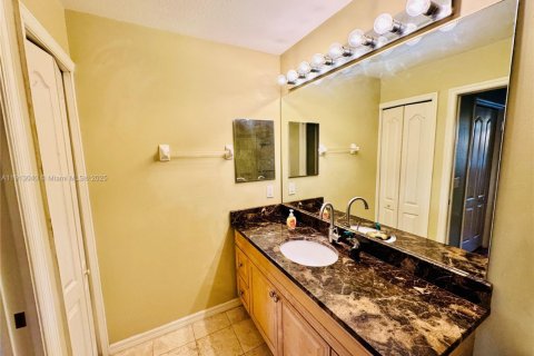 Купить кондоминиум в Истеро, Флорида 2 спальни, 98.01м2, № 1969811 - фото 14