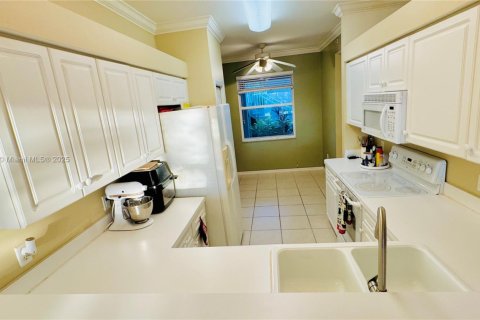 Купить кондоминиум в Истеро, Флорида 2 спальни, 98.01м2, № 1969811 - фото 3