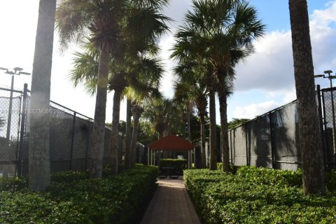 Купить кондоминиум в Истеро, Флорида 2 спальни, 98.01м2, № 1969811 - фото 26