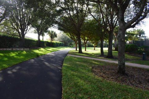 Купить кондоминиум в Истеро, Флорида 2 спальни, 98.01м2, № 1969811 - фото 25