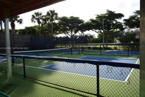 Купить кондоминиум в Истеро, Флорида 2 спальни, 98.01м2, № 1969811 - фото 27