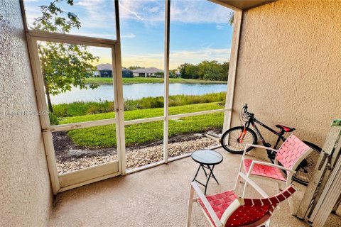 Купить кондоминиум в Истеро, Флорида 2 спальни, 98.01м2, № 1969811 - фото 15