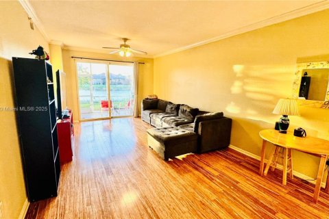 Купить кондоминиум в Истеро, Флорида 2 спальни, 98.01м2, № 1969811 - фото 5