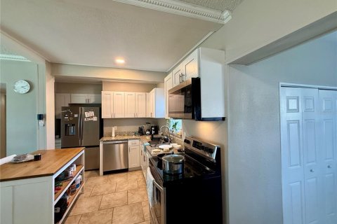 House in Lakeland, Florida 3 bedrooms, 122.07 sq.m. № 2131305 - photo 9