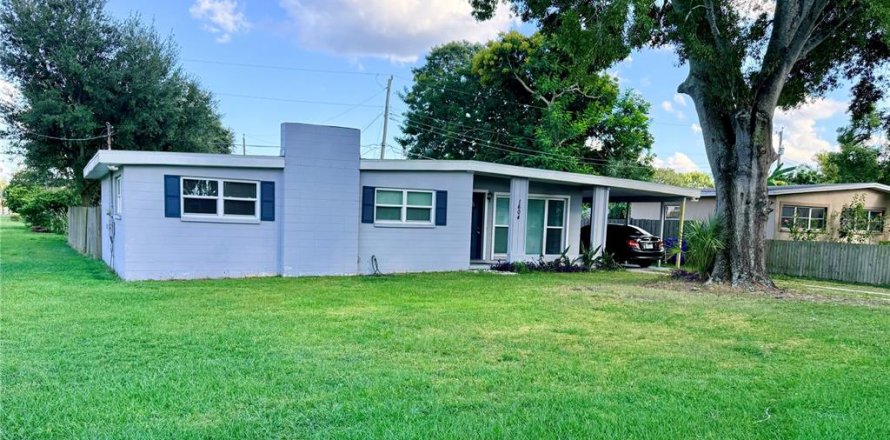 House in Lakeland, Florida 3 bedrooms, 122.07 sq.m. № 2131305