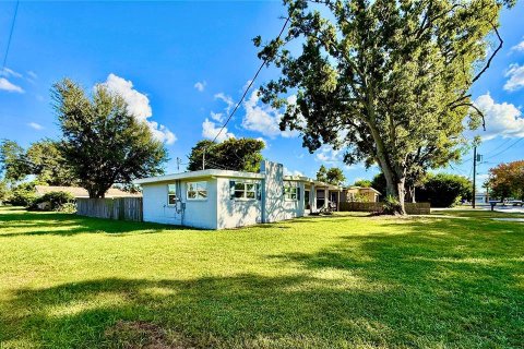 House in Lakeland, Florida 3 bedrooms, 122.07 sq.m. № 2131305 - photo 2