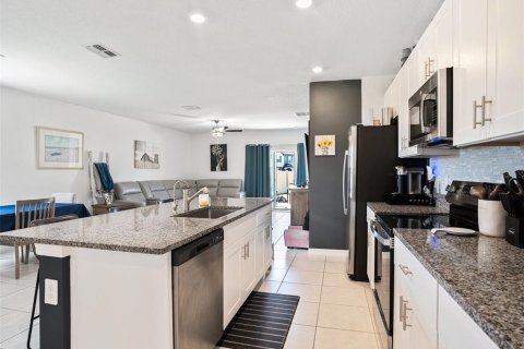 House in Wimauma, Florida 5 bedrooms, 221.94 sq.m. № 1640833 - photo 8