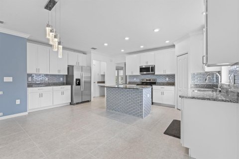 House in Port St. Lucie, Florida 4 bedrooms, 183.95 sq.m. № 2083267 - photo 8