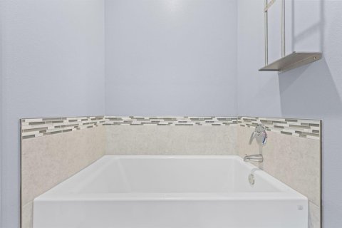 House in Port St. Lucie, Florida 4 bedrooms, 183.95 sq.m. № 2083267 - photo 28