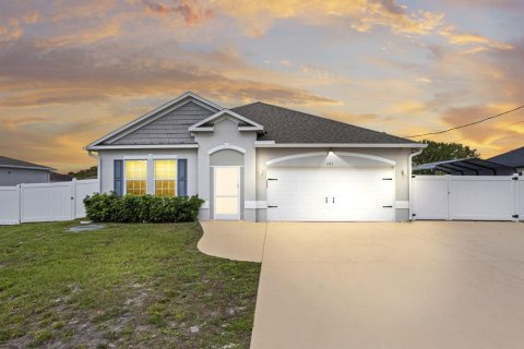 House in Port St. Lucie, Florida 4 bedrooms, 183.95 sq.m. № 2083267 - photo 2