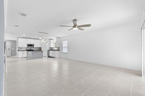 House in Port St. Lucie, Florida 4 bedrooms, 183.95 sq.m. № 2083267 - photo 16
