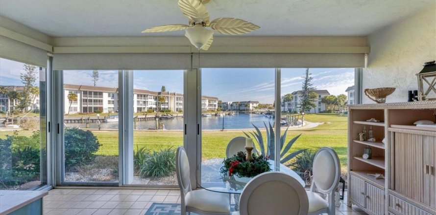 Condominio en Longboat Key, Florida, 2 dormitorios № 2148691